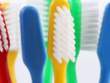 Quem inventou a escova de dentes?