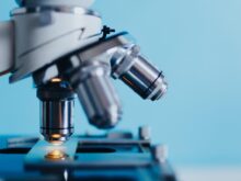 Quem inventou o microscópio composto?